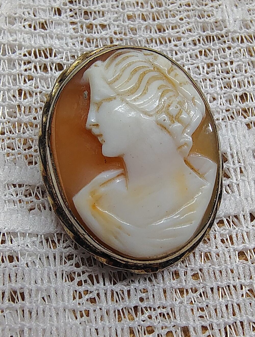 Vintage Dixelle Seashell Cameo 1/20 Gold Filled Pendant/Brooch